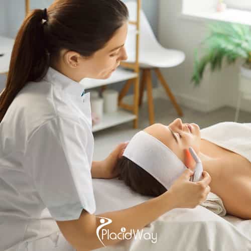 Coastal Rejuvenation: The Rise of Blepharoplasty and Facial Aesthetic Tourism in Cartagena for the North American Market